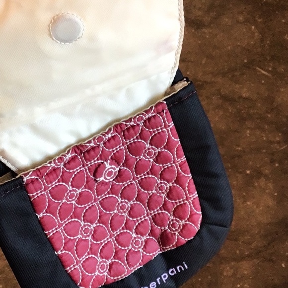 Sherpani Piperle crossbody, red and black - Picture 6 of 12